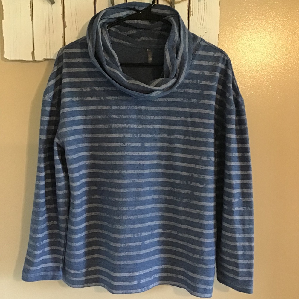 Sweater - Picture 1 of 3
